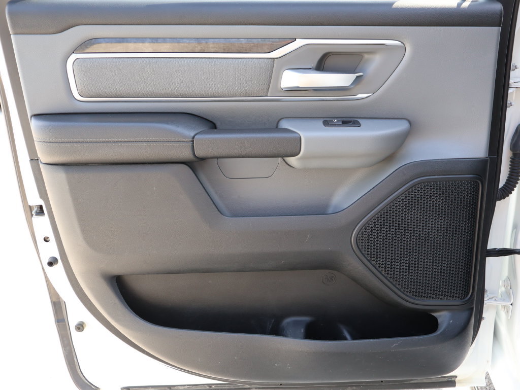 Used 2019 RAM 1500 4x4 Crew Cab image 14