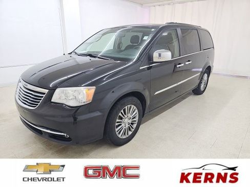 Used 2014 Chrysler Town & Country Touring-L w/ Driver Convenience Group FWD image 1