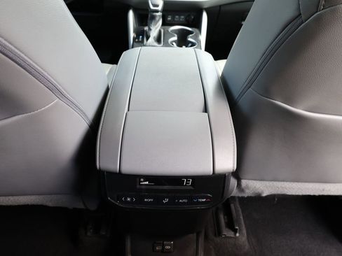 Used 2023 Toyota Highlander XLE FWD image 26