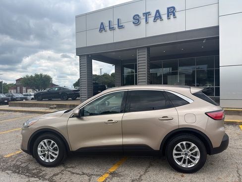 Used 2020 Ford Escape SE FWD image 8