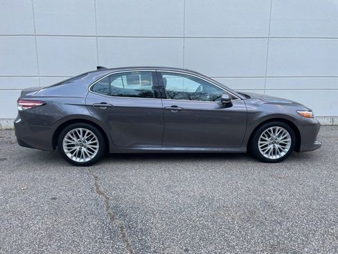 Used 2019 Toyota Camry XLE image 5