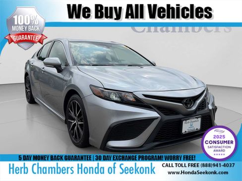 Used 2024 Toyota Camry SE FWD image 1