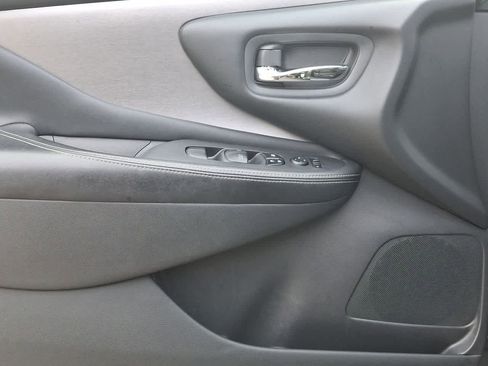 Used 2019 Nissan Murano S image 16