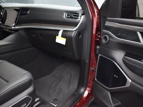 New 2023 Jeep Wagoneer L Series III w/ Premium Group I AWD/4WD image 19