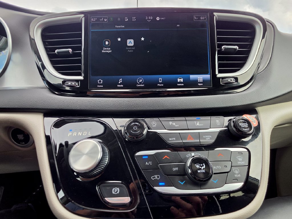 Used 2023 Chrysler Pacifica Touring-L FWD image 26