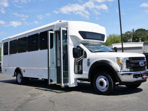 Used 2017 Ford F550 2WD Regular Cab Super Duty image 10