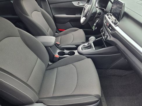 Used 2024 Kia Forte LXS w/ LXS Technology Package FWD image 13