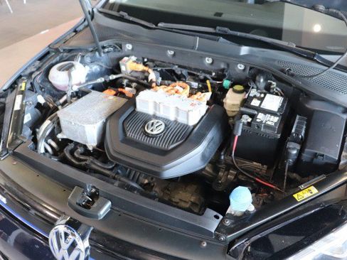 Used 2016 Volkswagen e-Golf SEL Premium image 40