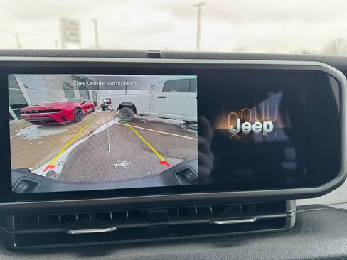 Used 2025 Jeep Gladiator Sport image 14