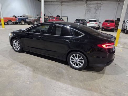 Used 2017 Ford Fusion SE w/ Fusion SE Technology Package FWD image 7