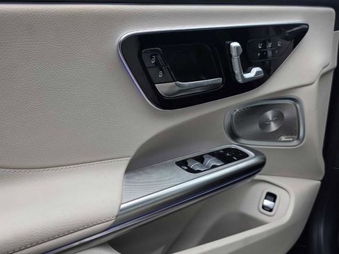 Used 2025 Mercedes-Benz CLE 300 4MATIC Cabriolet image 10