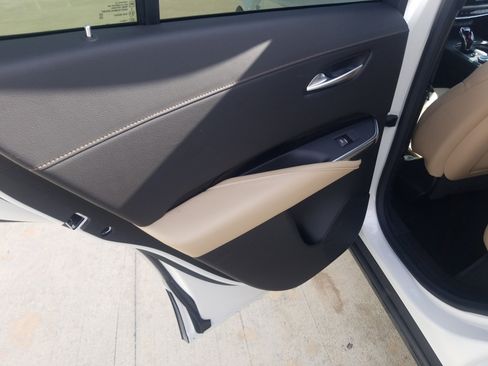 Used 2024 Cadillac XT4 Luxury w/ Cold Weather Package image 11