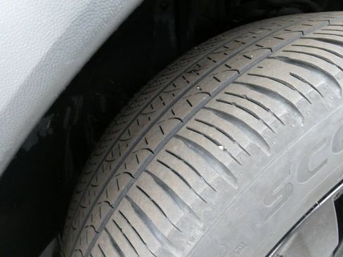 Used 2024 Volkswagen Tiguan SE R-Line image 10