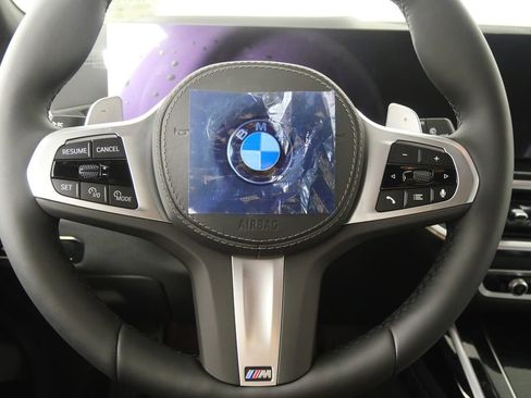 Used 2026 BMW X7 xDrive40i w/ M Sport Package image 22