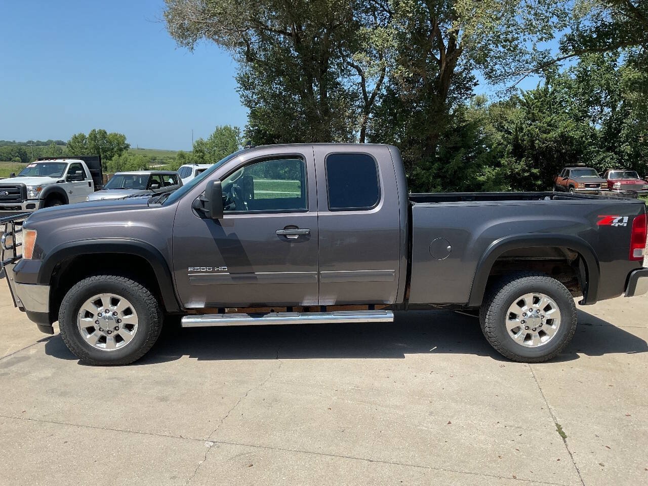 Used 2011 GMC Sierra 2500 SLE w/ SLE Preferred Package AWD/4WD image 6