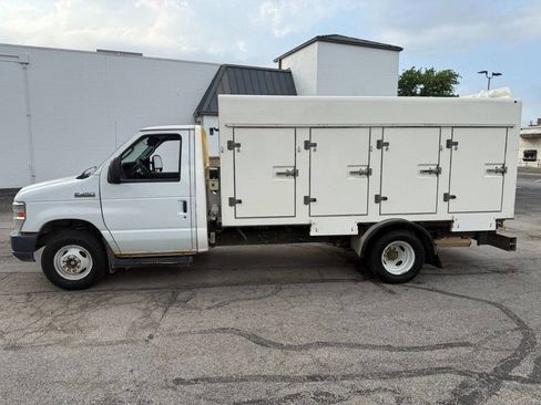 Used 2017 Ford E-450 and Econoline 450 Super Duty w/ Power Windows & Locks Group image 4