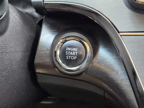 Used 2016 Toyota Avalon Limited w/ Toyota Safety Sense Package image 27