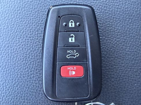 Used 2025 Toyota RAV4 XLE w/ Convenience Package AWD/4WD image 35