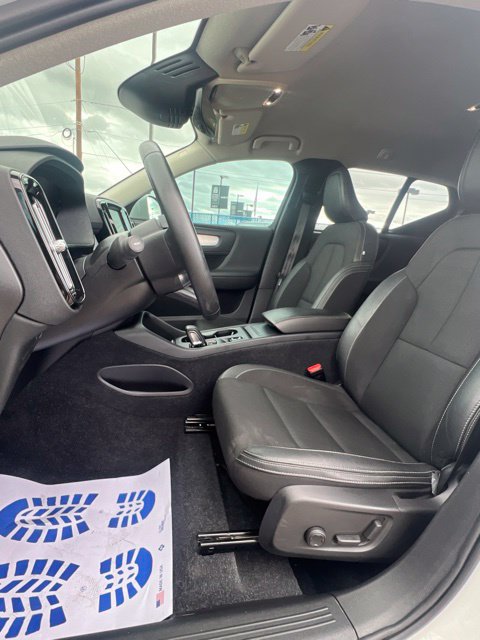 Used 2020 Volvo XC40 T4 Momentum FWD image 24