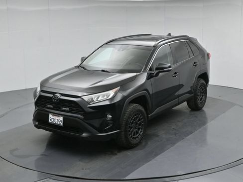 Used 2019 Toyota RAV4 XLE AWD/4WD image 36