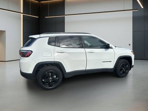 Used 2018 Jeep Compass Latitude w/ Cold Weather Group AWD/4WD image 10