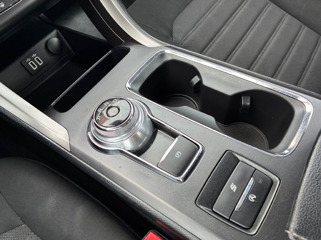 Used 2020 Ford Fusion SE FWD image 28