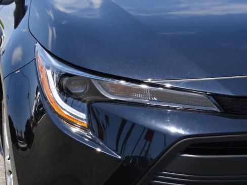 Used 2026 Toyota Corolla LE FWD image 5