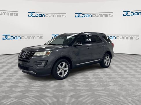 Used 2016 Ford Explorer XLT w/ Equipment Group 202A AWD/4WD image 4