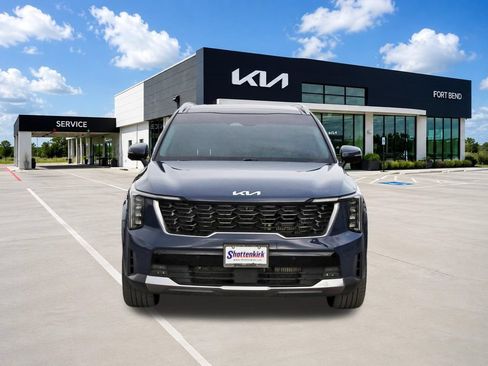 Certified 2024 Kia Sorento SX FWD image 2