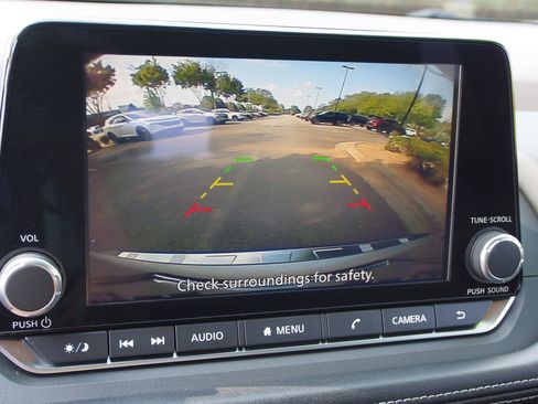 Used 2023 Nissan Rogue SV w/ SV Premium B Package image 29