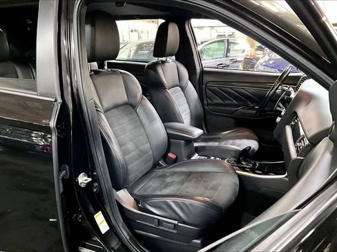 Used 2021 Mitsubishi Outlander LE image 8