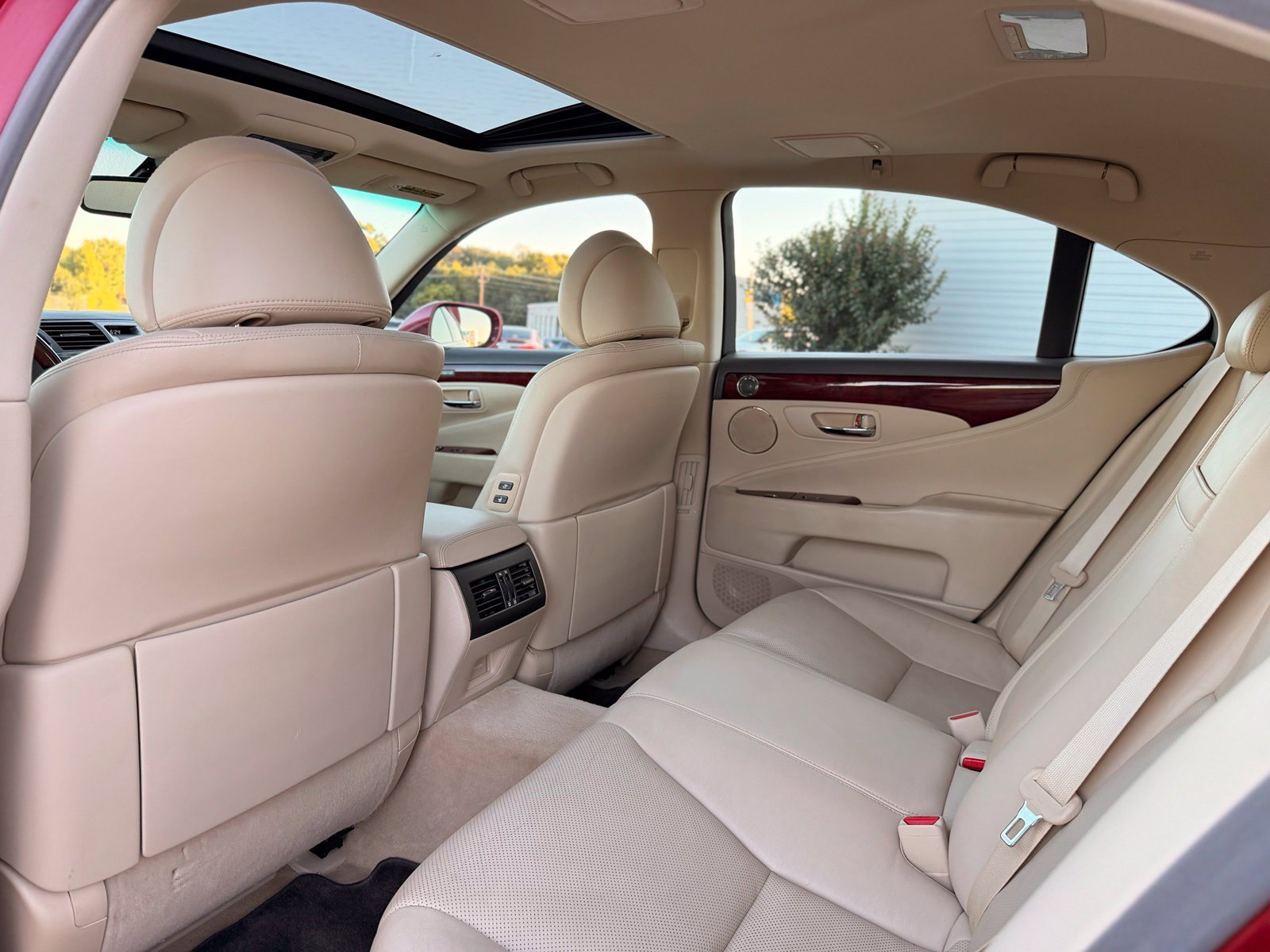 Used 2011 Lexus LS 460 AWD w/ Luxury Value Edition image 31