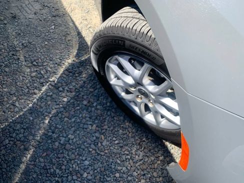 Used 2022 Chrysler Pacifica Touring-L FWD image 5