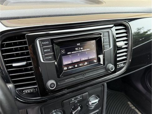 Used 2019 Volkswagen Beetle 2.0T S image 19