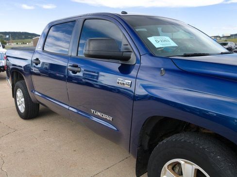 Used 2015 Toyota Tundra SR5 w/ SR5 Upgrade Package AWD/4WD image 8