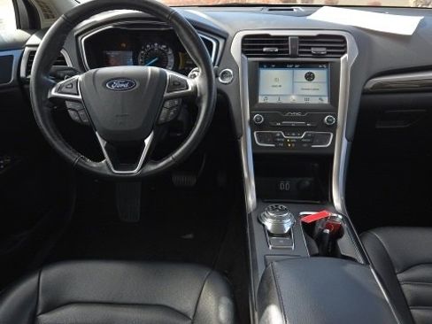 Used 2019 Ford Fusion SEL image 16
