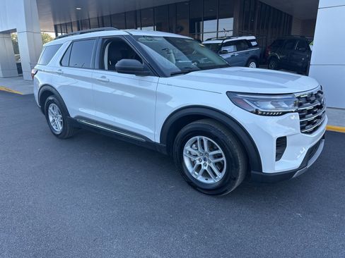 Used 2025 Ford Explorer Active image 2
