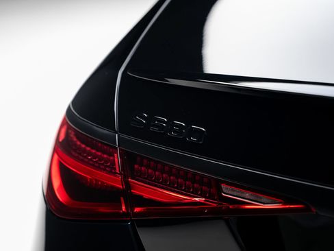 Used 2024 Mercedes-Benz S 580e 4MATIC Sedan image 30