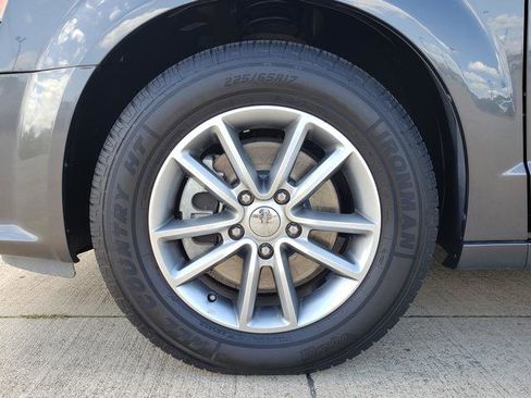 Used 2016 Dodge Grand Caravan SE image 27