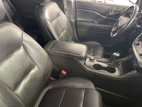 Used 2017 GMC Acadia SLT image 25