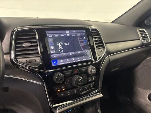 Certified 2020 Jeep Grand Cherokee Limited w/ Trailer Tow Group IV image 17