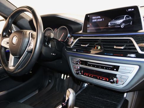 Used 2019 BMW 750i RWD image 69