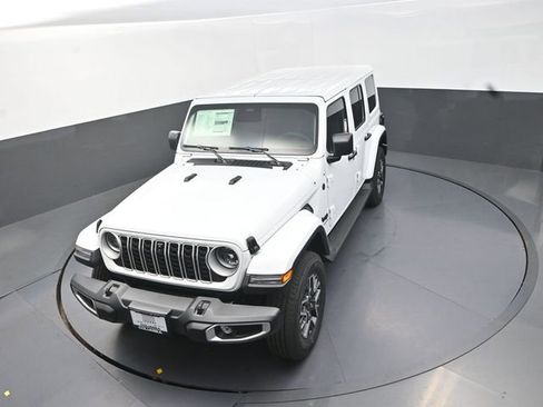New 2026 Jeep Wrangler Unlimited Sahara AWD/4WD image 13