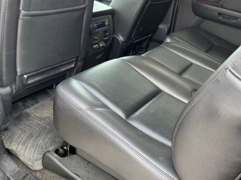 Used 2013 Chevrolet Avalanche LTZ image 8