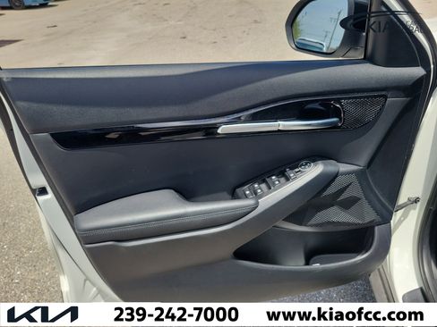 Certified 2025 Kia Seltos S FWD image 22