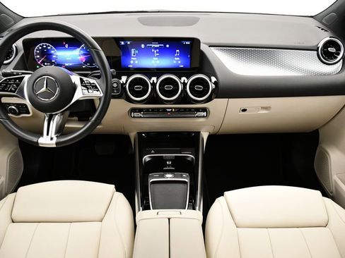 Used 2025 Mercedes-Benz GLA 250 4MATIC image 19