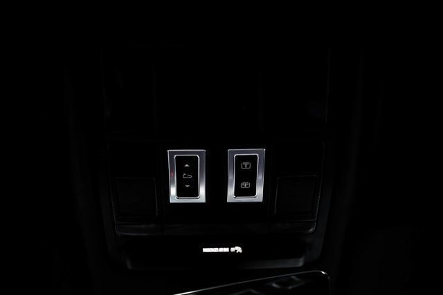 Used 2023 Land Rover Defender 110 X-Dynamic SE AWD/4WD image 38
