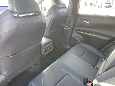 Used 2024 Toyota Venza Limited image 10