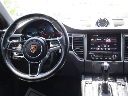 Used 2018 Porsche Macan AWD/4WD image 23