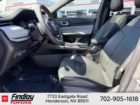 Used 2023 Jeep Compass Latitude w/ Sun and Sound Group AWD/4WD image 6